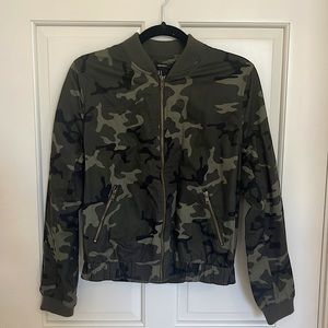 Forever 21 camo jacket size M